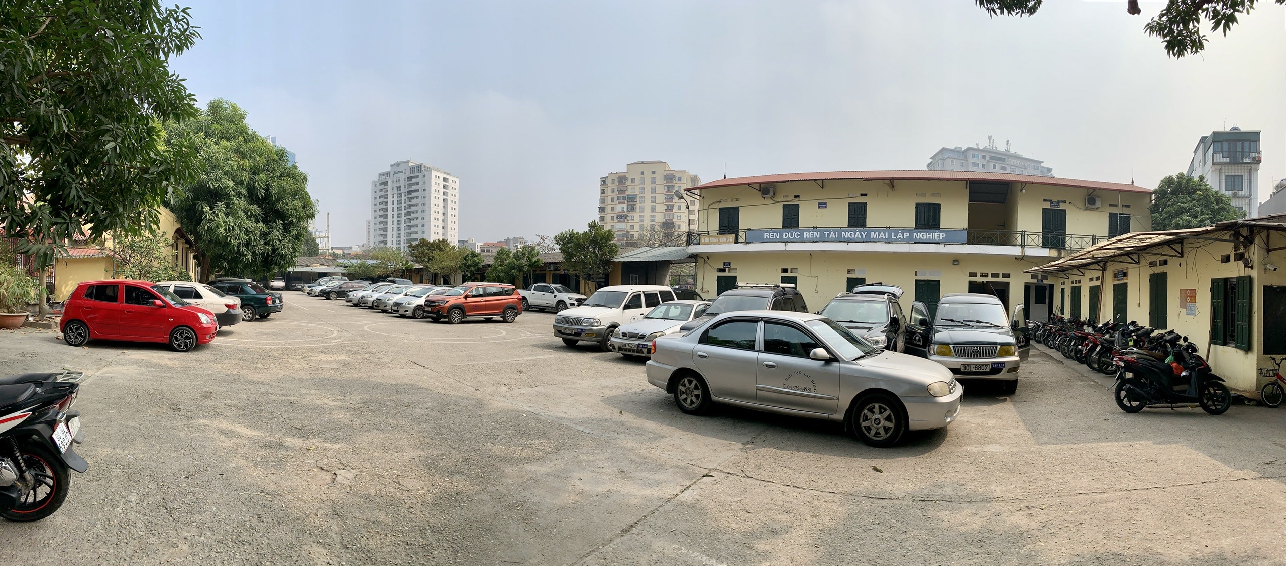 Sân tập lái xe